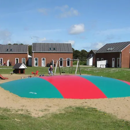 5 Person In Romo-by Traum *